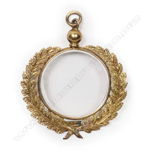 A New Zealand 9ct framed locket pendant,